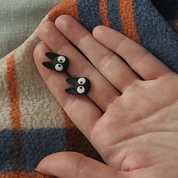 1 PAIR LEFT! Jiji Black Cat Earrings - Picture 6 of 9